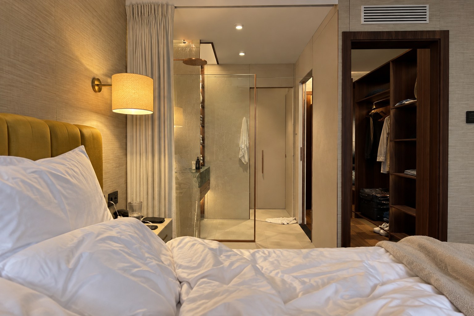 Habitación 103 desde la cama